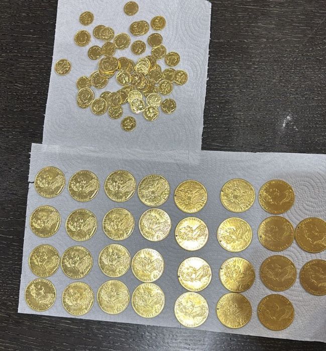 Vând monede placate cu aur de 24k Frank Iosif 4 ducat 1915 1la1 ce cele originale atât la aspect cat și la gramaj.
Monedele ies la soluție/piatra de 2