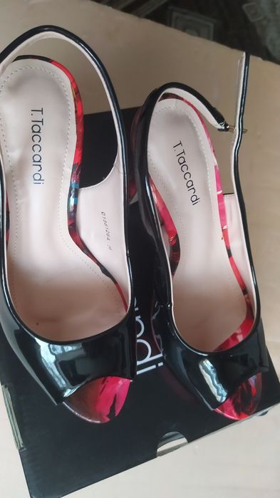 Продам женские босоножки