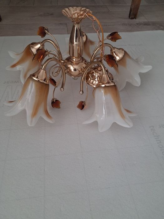 Люстра          .