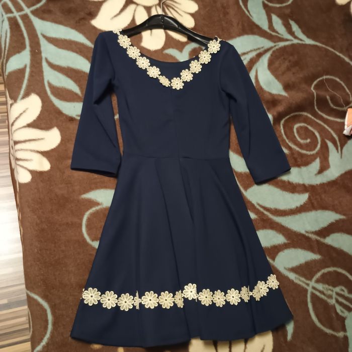 Rochita neagra cu flori