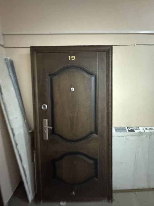 Продам дверь в хорошем состоянии