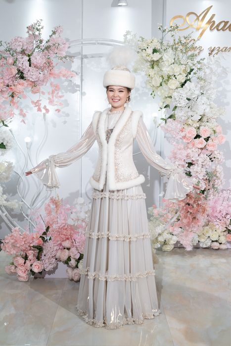 Кажекей от Медины Сактагановой, и платье от Аянур ателье