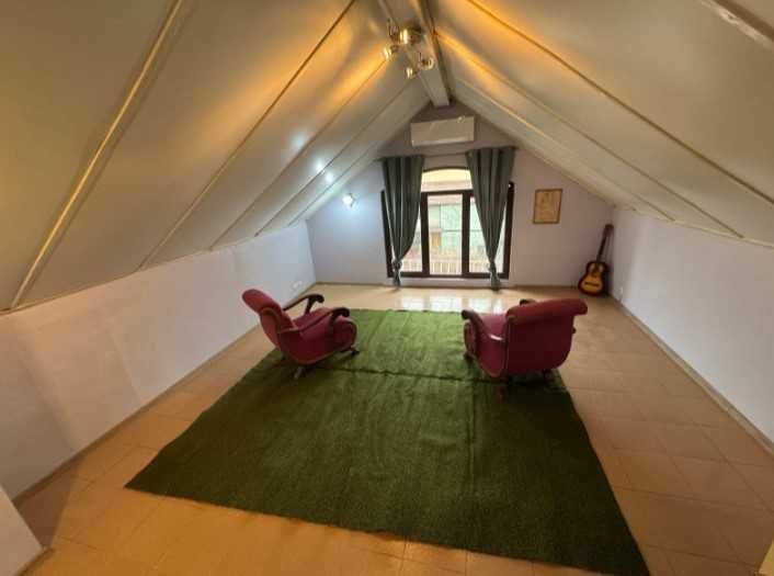 Дава се под наем Тристаен апартамент в София, Изток - 140 кв.м за 750 € - Снимка #7