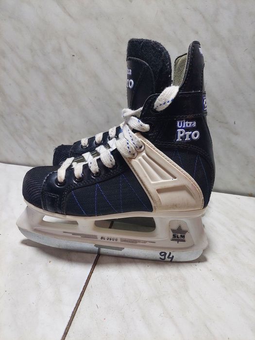Patine 94 hochei hochey CCM Ultra Pro marime 32 ( 21 cm)