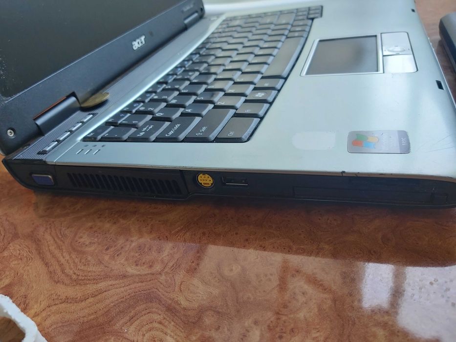 Продавам лаптоп acer