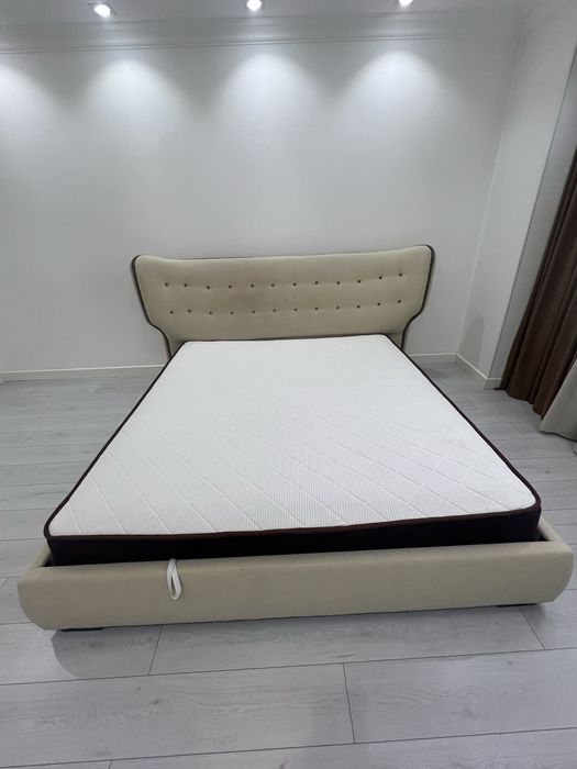 Продам кровать с матрасом