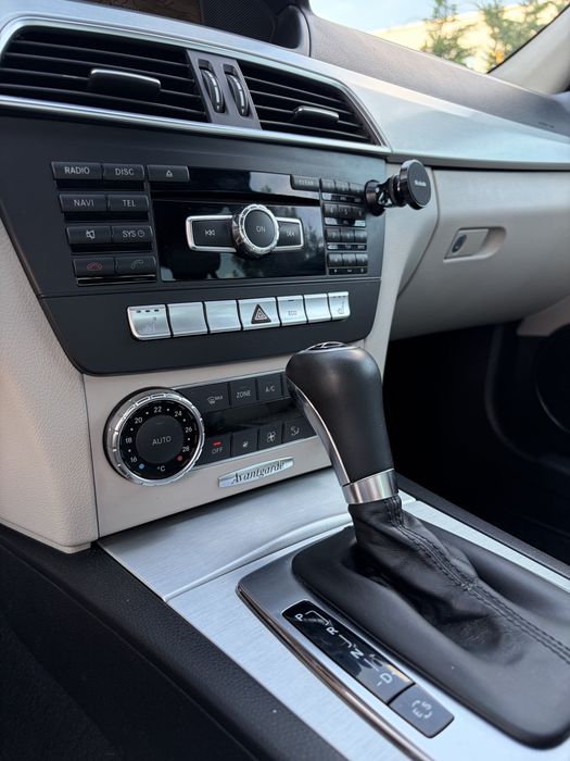 Mercedes-Benz C 198.000 km / 2012 / Facelift Euro 5 / Avantgarde / C200