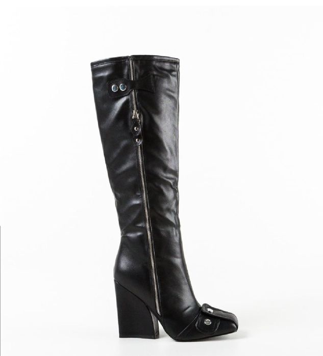 Дамски ботуши с елегантна линия