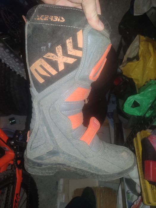 Каска с Ботуши Acerbic