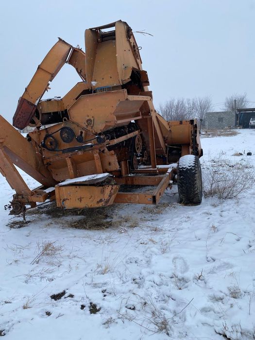 Комбайн Херсон-9