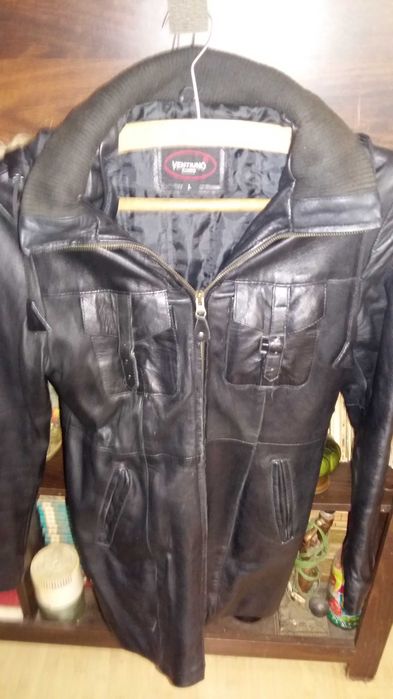 Scurta de piele cu gluga cu bordura din blana naturala marimea L