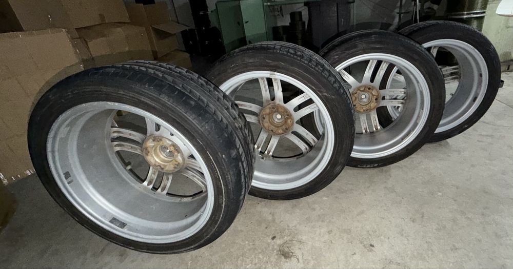 Диск с резиной на хонда