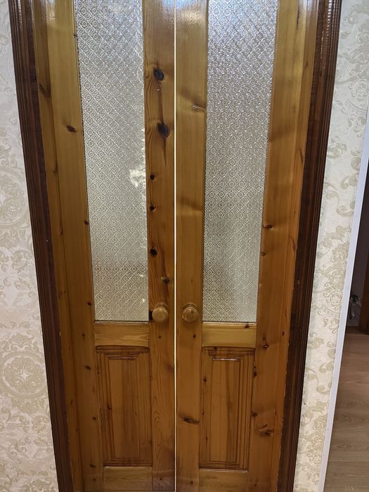 Деревянные двери со стеклом