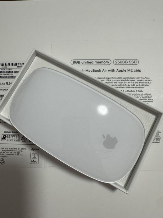 Macbook M2 пълен пакет с кутия зарядно , касова документи