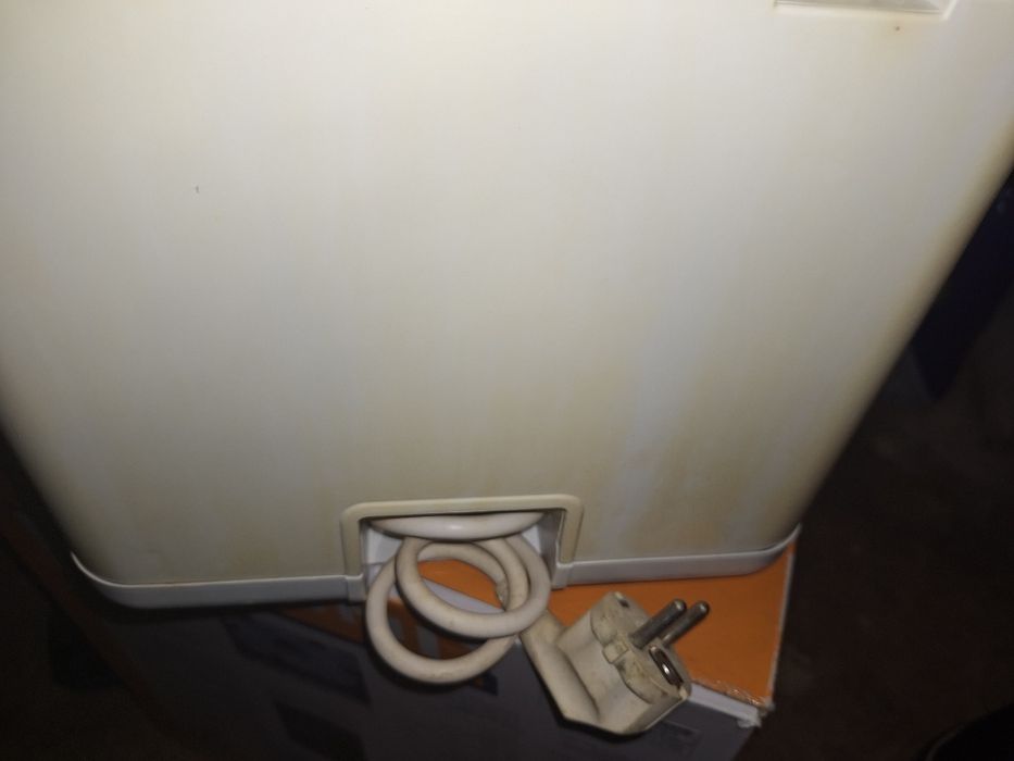 Продавам фритюрник Bosch