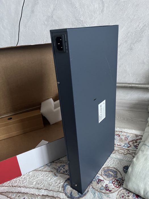 Продаю Коммутатор Hikvision DS-3E1526-SI