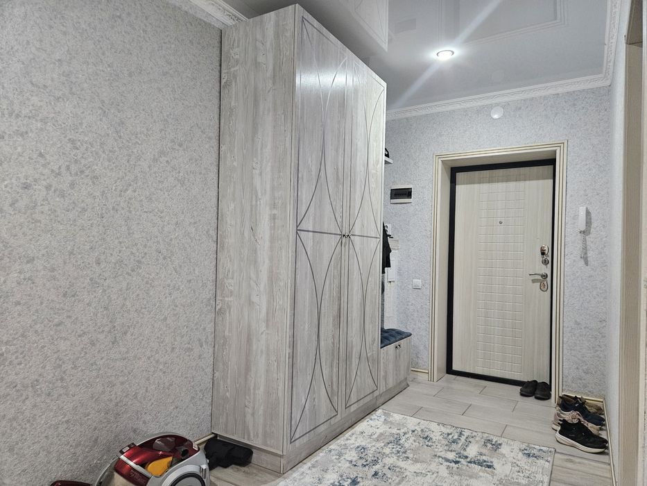 Продаётся 3х ком квартира микр Женис 100м²