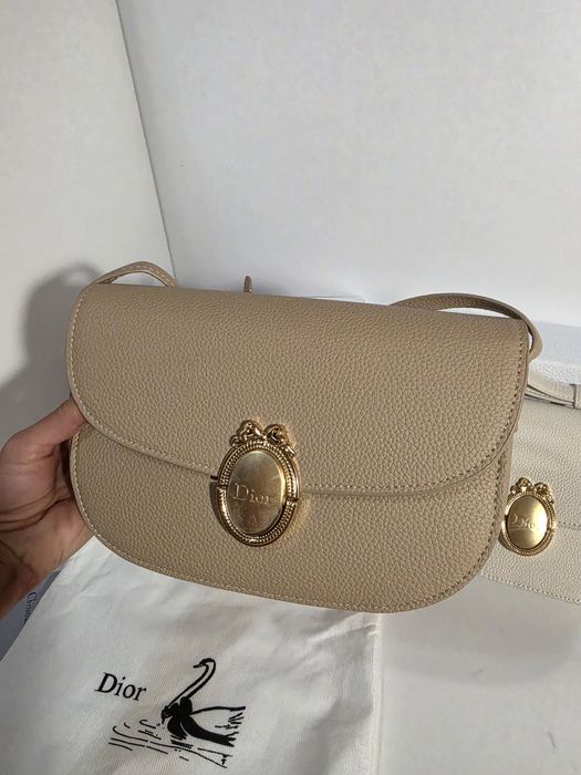 Налична чанта Dior Médaillon Beige