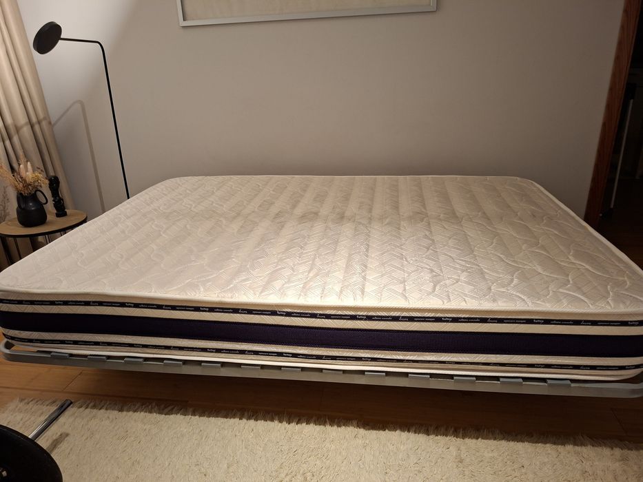Vand pat cadru metalic Ikea