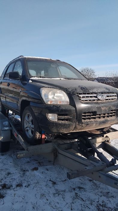 Se dezmenbreaza  kia sportage an 2007Elemente  caroserie kia sportage