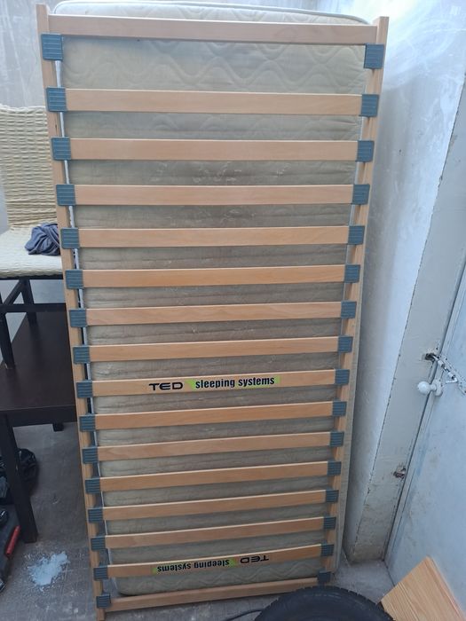 Продавам рамка за матрак