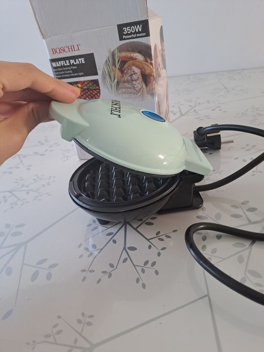 Продам вафельницу в отличном состоянии