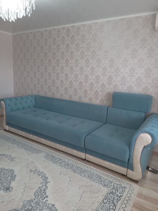 Диван с 6 подушками