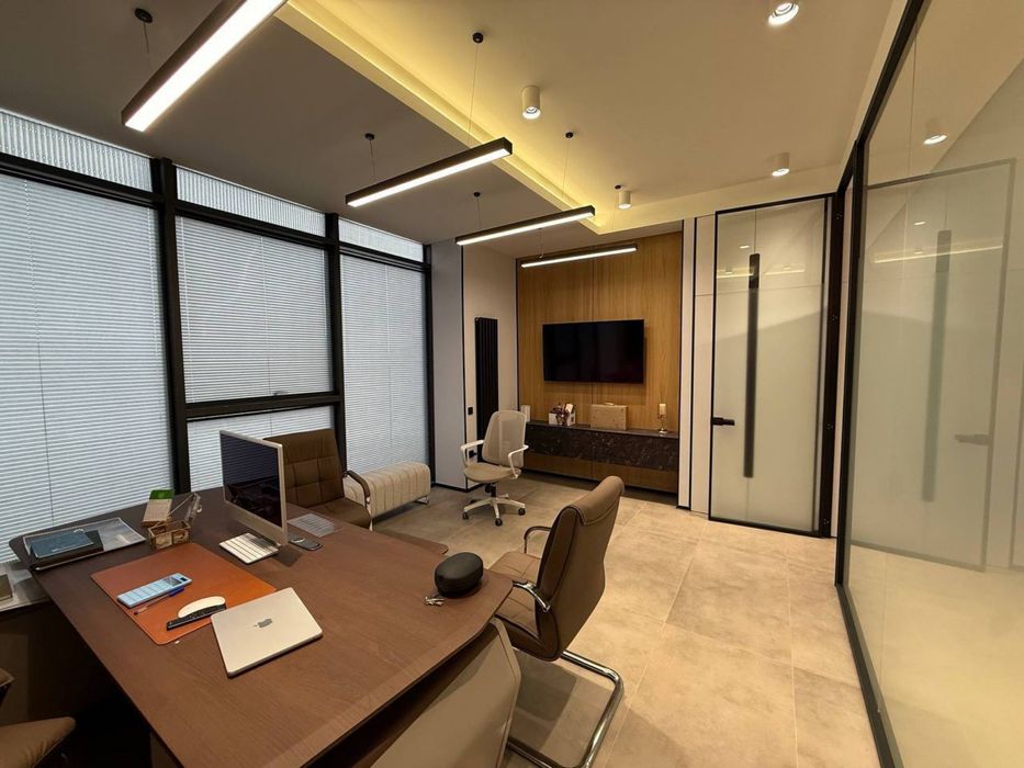 Аренда евро офис с мебелью в Бизнес Центре | на ул.Шота руставели