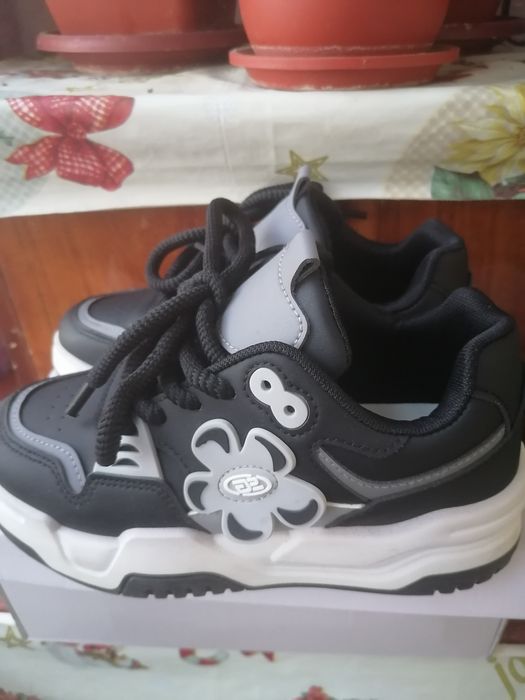 Adidași noi (mărimea 36)