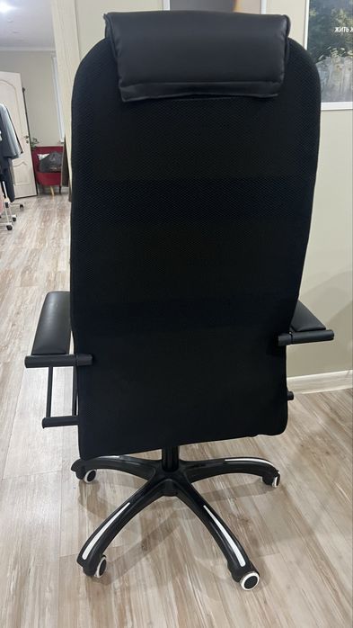 Прлдам стул с подлокотниками, состояние новое