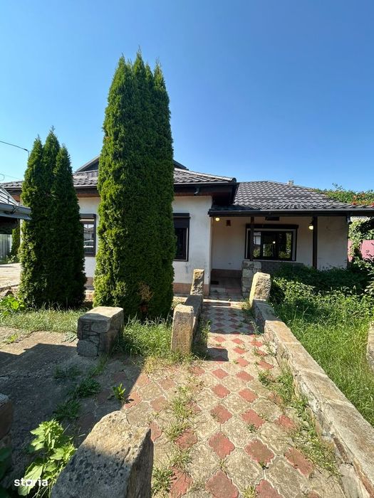 De vanzare casa la 5 min de Roman, 3 camere,teren de 817mp,Pret 99000e