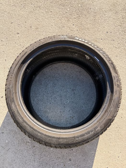 Set anvelope 275/35R19 si 245/40R19 Pirelli Run-Flat Iarna