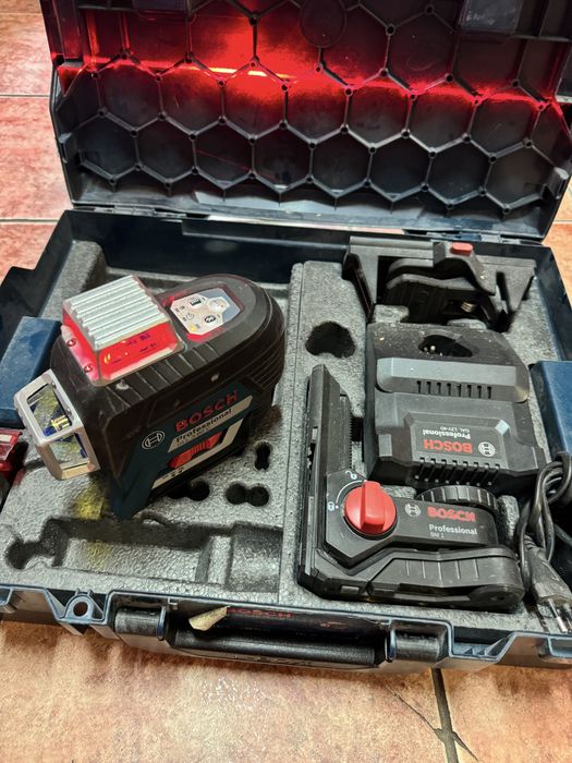Nivela Laser cu linii GLL 3-80 C Bosch