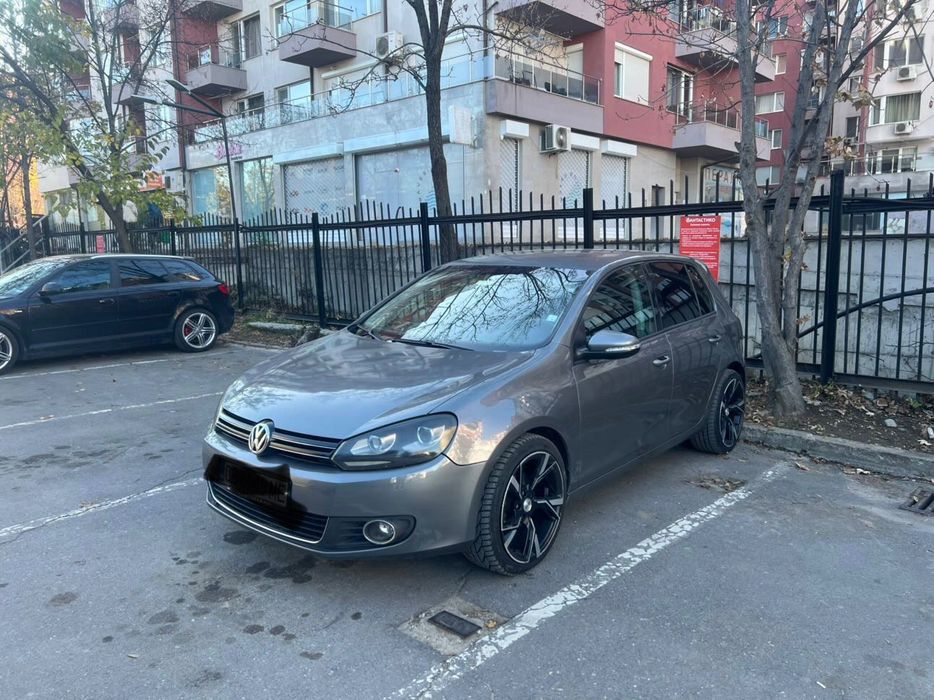 Продавам голф 6 .