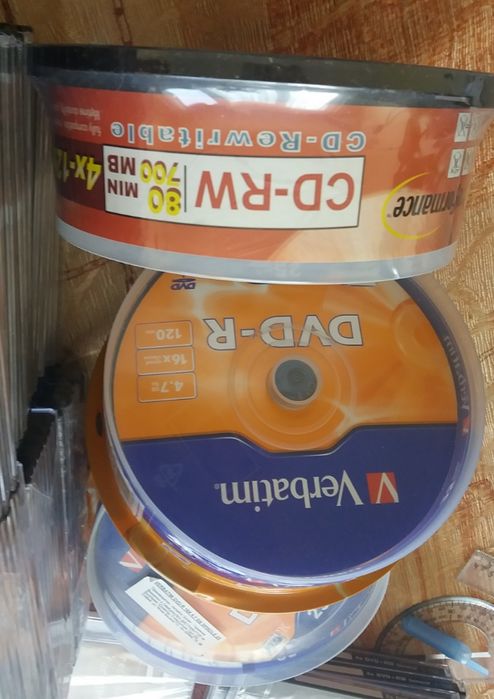 ПРОДАВАМ НОВИ канцеларски материали дискове  ХИМИКАЛКИ  в кутии