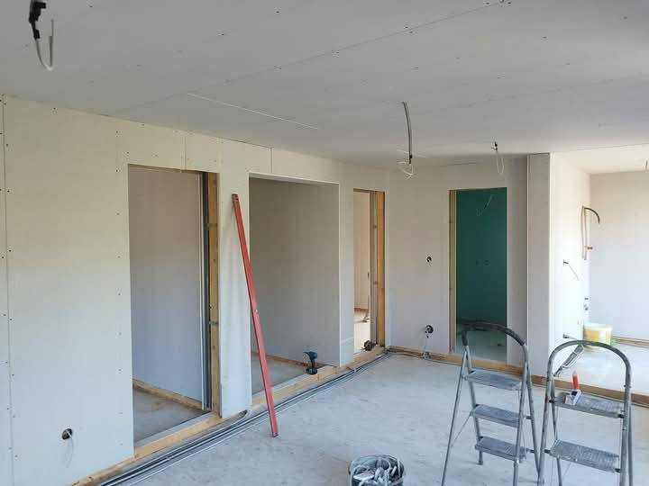 Casa Modulara, Garaje Auto si Containere din structura metalica si panou sandwich termoizolant