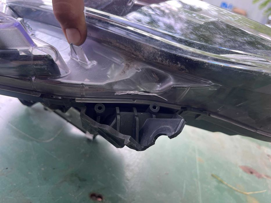 Far dreapta cu defect complet echipat - Renault Arkana