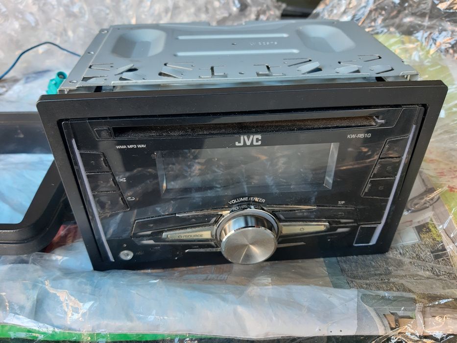 Продавам плеър KW-R510 за VAG автомобили !