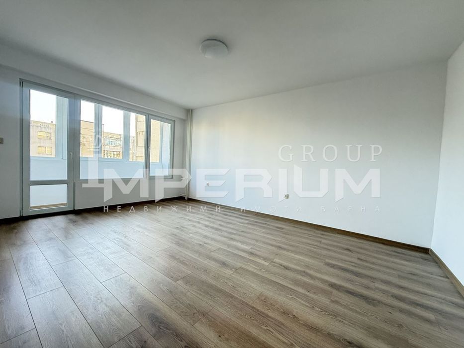 В продажба * Тристаен апартамент *  Изцяло юг * кв. Младост