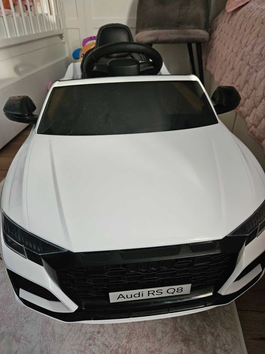 Акумулаторен джип Audi RS Q8