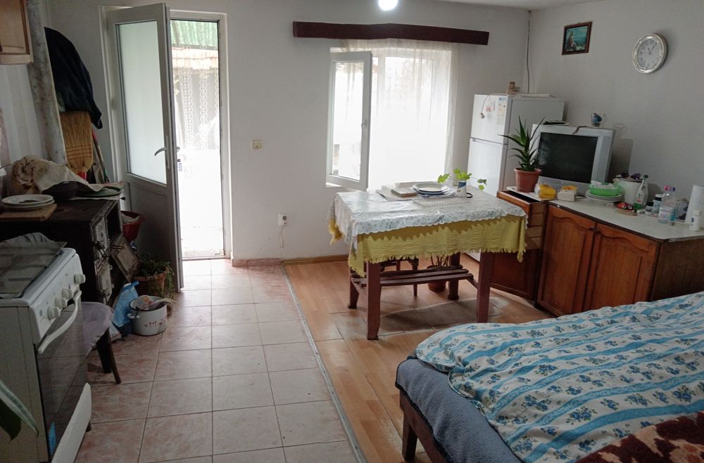 Casa bătrânească de vanzare