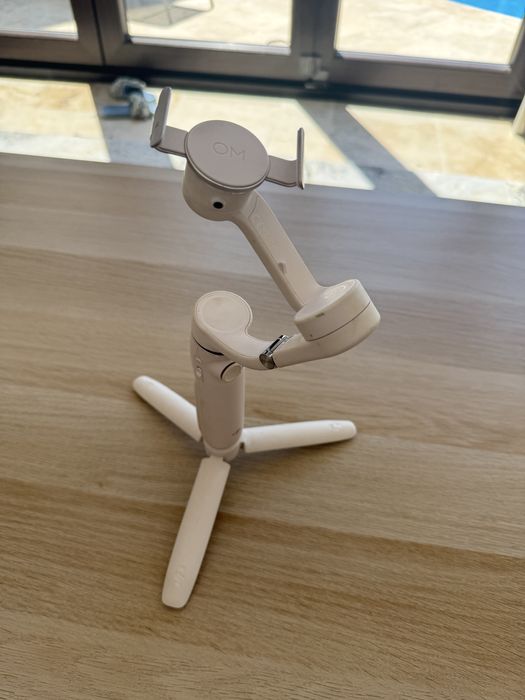 Vand DJI OM5 selfie stick si sistem stabilizare pt smartphone
