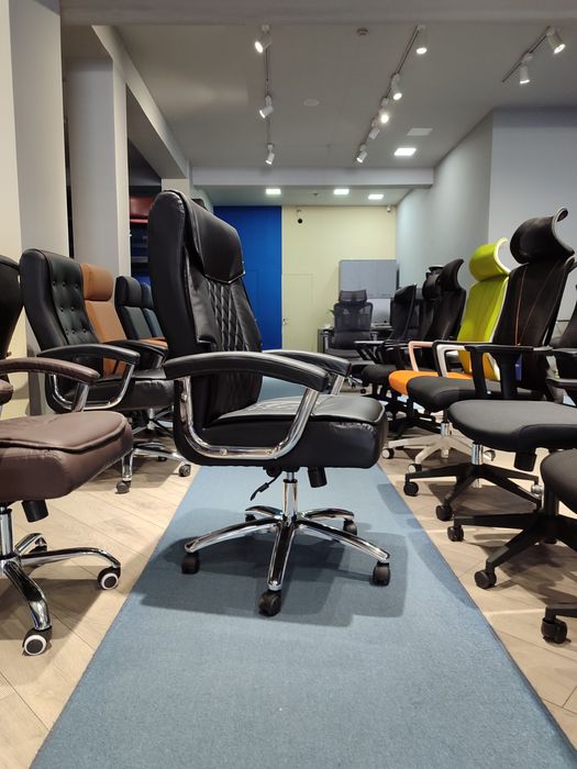 Офисное кресло для руководителя и персонала модель Hill