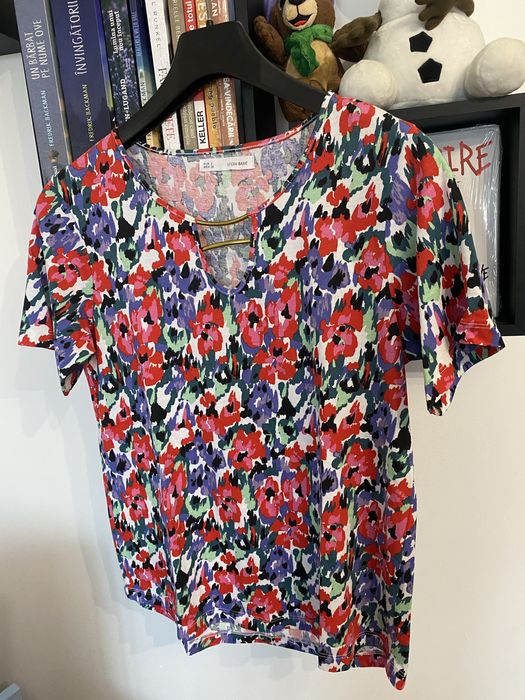 Tricou model inflorat