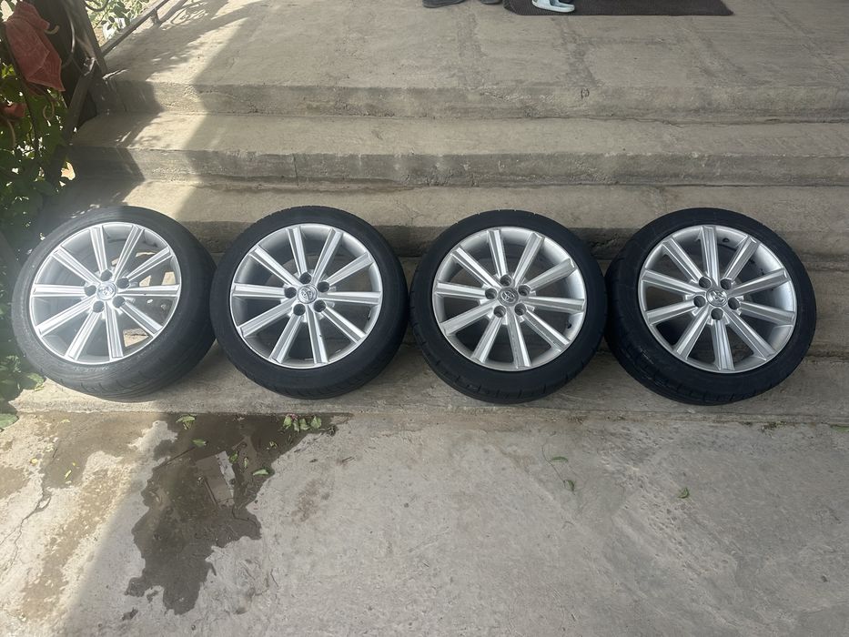 Диск 18 от Toyota с покрышками