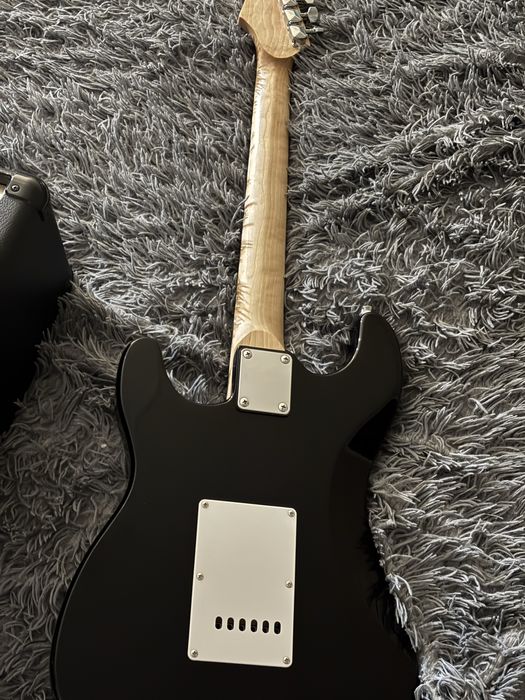 электро гитара и комбо усилитель