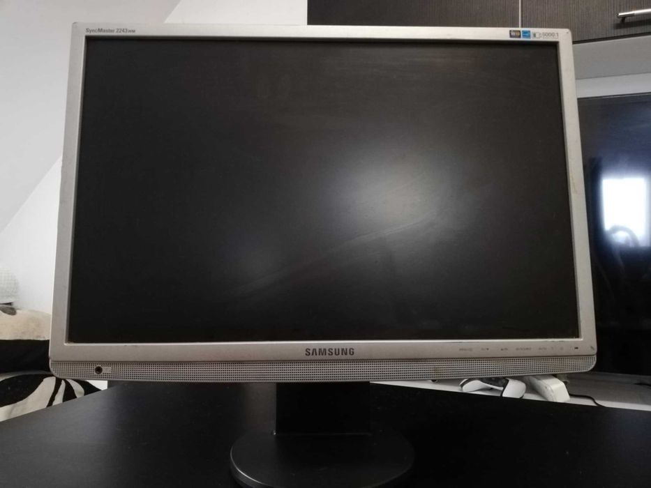 Монитор Samsung SynqMaster 2243wm