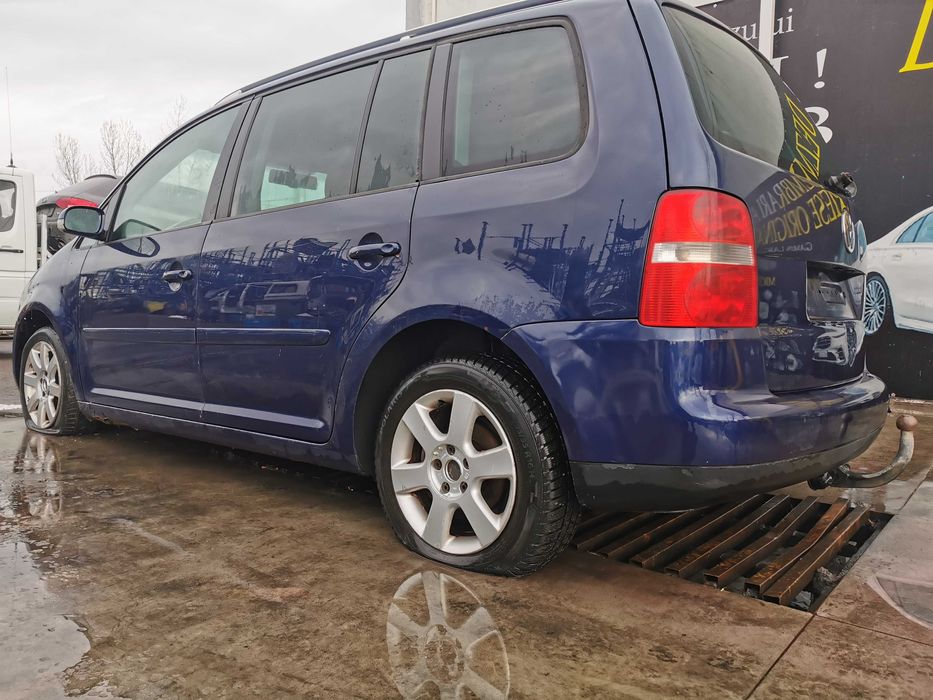 dezmembrez vw touran 1.9tdi /2.0 tdi dsg/haion touran carlig remorcare