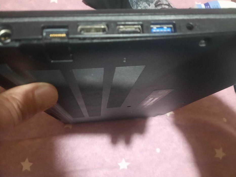 Vand 3 bucati laptop cu SSd 256GB/ 8 GB Ram/ 15.6 inch/ Acer ToshibaHp