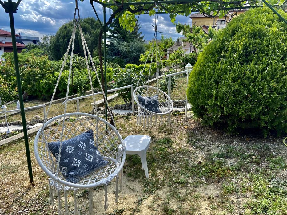 Самостоятелна вила за нощувки за 4-ма с барбекю, басейн, батут, гледка